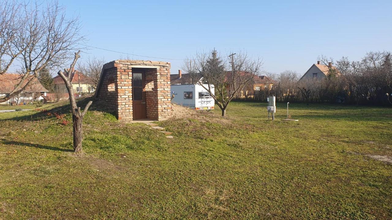 مبيت وإفطار Tiszaszolos Tisza White House المظهر الخارجي الصورة